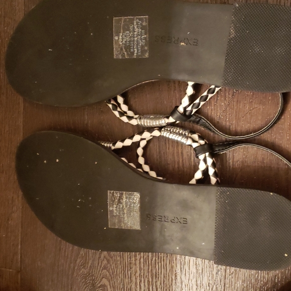 express buckle sandal - Picture 3 of 3